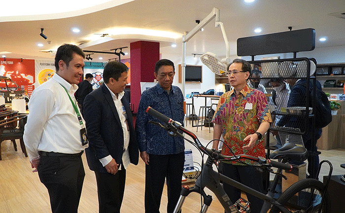 Penandatanganan kolaborasi Program Pembinaan UMKM antara Astra melalui YDBA dan Politeknik STMI Jakarta di Sunter, Jakarta Utara, Selasa (21/3/2023).