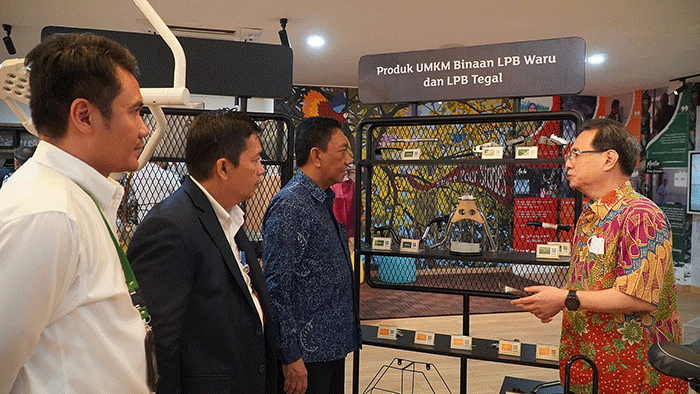 Penandatanganan kolaborasi Program Pembinaan UMKM antara Astra melalui YDBA dan Politeknik STMI Jakarta di Sunter, Jakarta Utara, Selasa (21/3/2023).