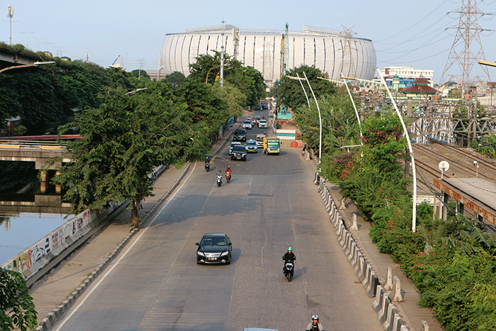 Suasana lalu lintas di kawasan Jalan Marta Dinata, Tanjung Priok, Jakarta tampak lenggang, Rabu (22/3/2023).