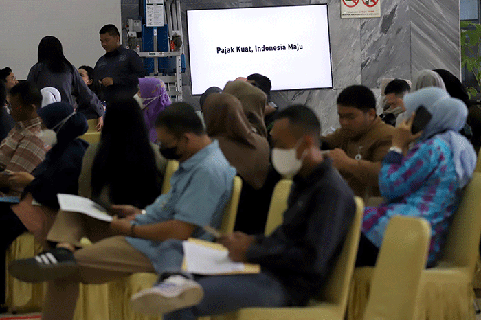 Karyawan dan staf kesekjenan DPR melakukan pelaporan Surat Pemberitahuan Tahunan (SPT) Pajak Pribadi di Gedung DPR, Senayan, Jakarta, Selasa (21/3/2023).