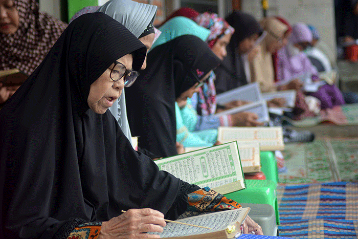 Sekitar 130 santri lanjut usia (lansia) mengikuti kegiatan di Pesantren Lansia Roodhiyatam Mardhiyyah.