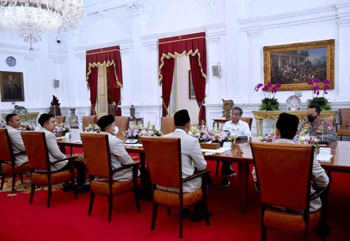 Presiden Joko Widodo menerima kunjungan perwakilan Pimpinan Pusat (PP) Pemuda Muhammadiyah di Istana Merdeka Jakarta, Senin (27/3/2023).