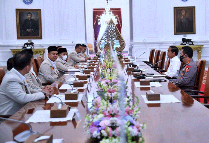 Presiden Joko Widodo menerima kunjungan perwakilan Pimpinan Pusat (PP) Pemuda Muhammadiyah di Istana Merdeka Jakarta, Senin (27/3/2023).