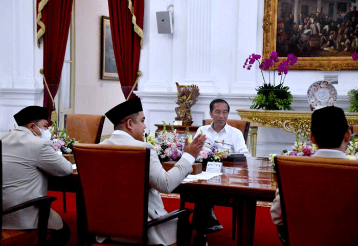 Presiden Joko Widodo menerima kunjungan perwakilan Pimpinan Pusat (PP) Pemuda Muhammadiyah di Istana Merdeka Jakarta, Senin (27/3/2023).