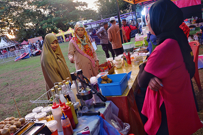 Forum Kemanusiaan Kota Makassar (FKKM) mengelar Gammara (Gema Manggala Market Ramadhan) di Lapangan Kecamatan Manggala, Makassar, Senin (27/3/2023).