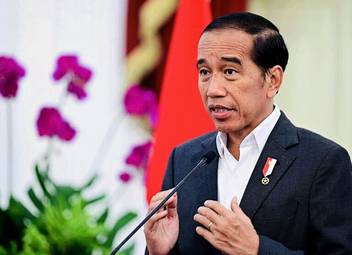 Presiden Joko Widodo memberikan keterangannya di Istana Merdeka, Jakarta, Selasa (28/3/2023).