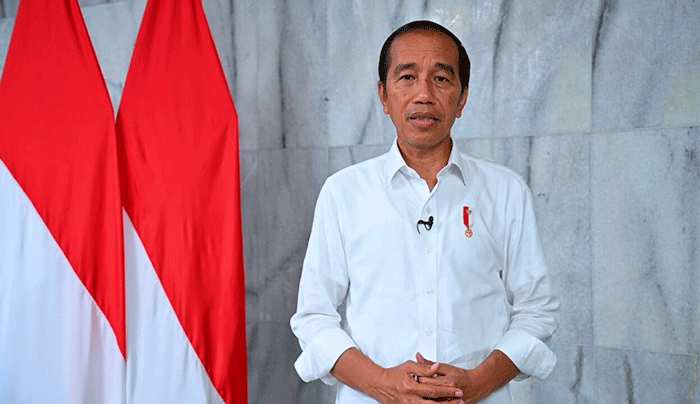 Presiden Jokowi memberikan keterangannya di Lanud Sultan Hasanuddin, Kabupaten Maros, Sulawesi Selatan, Kamis (30/3/2023).