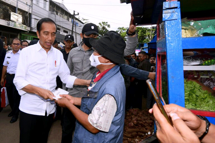 Ngabuburit Di Makassar, Presiden Jokowi Kunjungi Pasar Terong