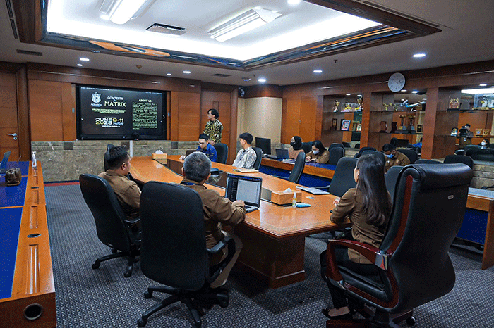 Wamenparekraf Angela Tanoesoedibjo saat menerima audiensi panitia penyelenggara Monarch Art-omotive Fest di Gedung Sapta Pesona, Jakarta.