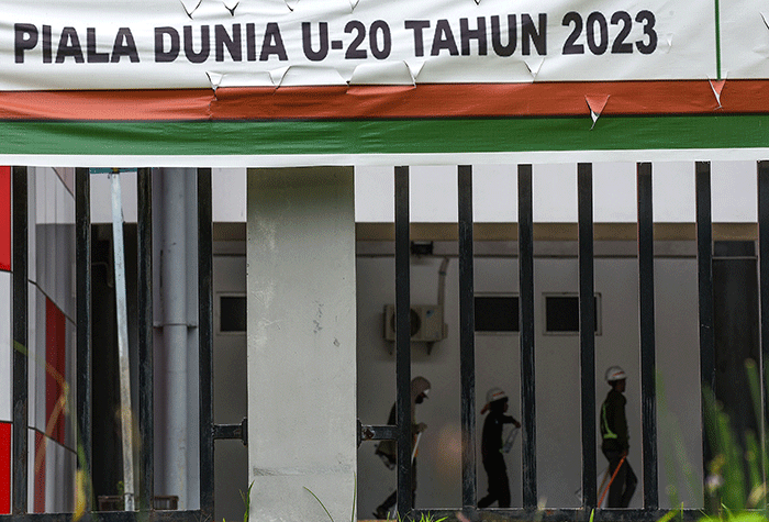Berbagai pekerjaan di Stadion Gelora Sriwijaya Jakabaring Palembang tetap berjalan, Kamis (30/3/2023).