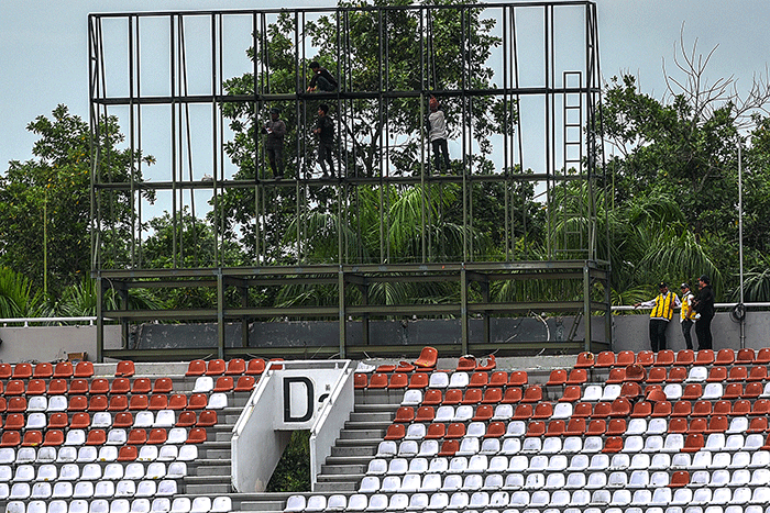 Berbagai pekerjaan di Stadion Gelora Sriwijaya Jakabaring Palembang tetap berjalan, Kamis (30/3/2023).