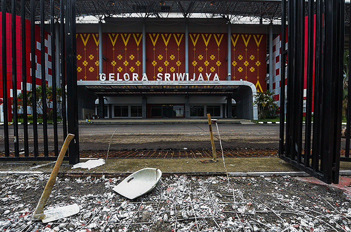 Berbagai pekerjaan di Stadion Gelora Sriwijaya Jakabaring Palembang tetap berjalan, Kamis (30/3/2023).