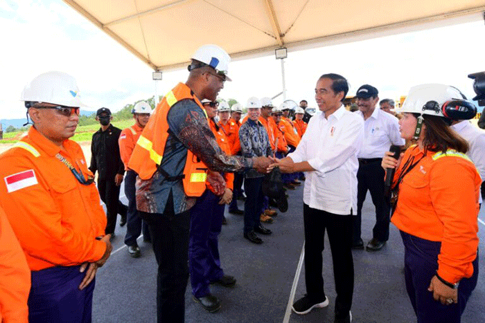 Presiden Jokowi memberikan sambutannya saat meresmikan Taman Kehati Swerigading Wallacea di PT Vale Indonesia, Kabupaten Luwu Timur, Sulawesi Selatan.