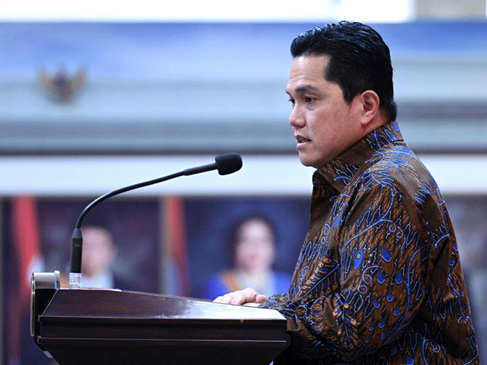 Ketua Umum Persatuan Sepak Bola Seluruh Indonesia (PSSI) Erick Thohir memberikan keterangan di Istana Merdeka, Jakarta, Jumat (31/3/2023).