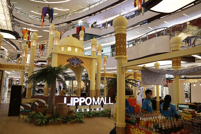 Suasana Ramadan di Lippo Mall kemang, Jakarta, Sabtu, (1/4/2023).