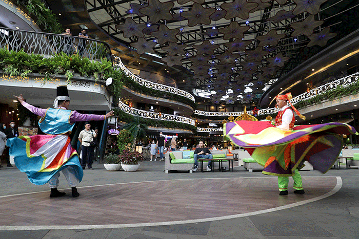 Suasana Ramadan di Lippo Mall kemang, Jakarta, Sabtu, (1/4/2023).