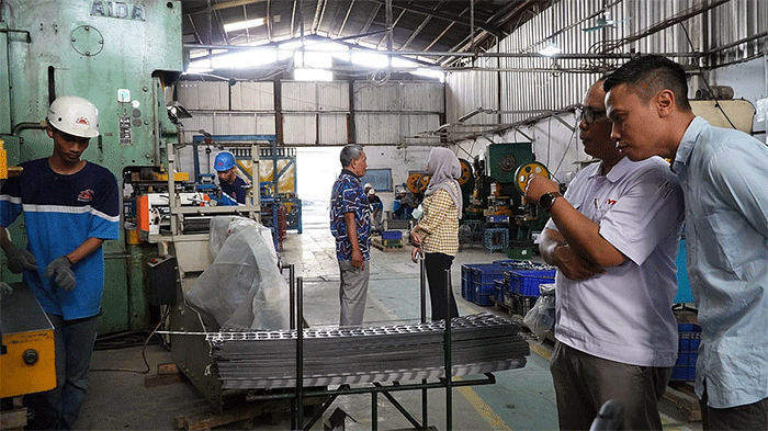 YDBA menghadirkan PT Kayaba Indonesia, PT Patria Maritim Perkasa dan PT Nandya Karya Perkasa untuk mengunjungi 5 UMKM binaan YDBA di Tegal.