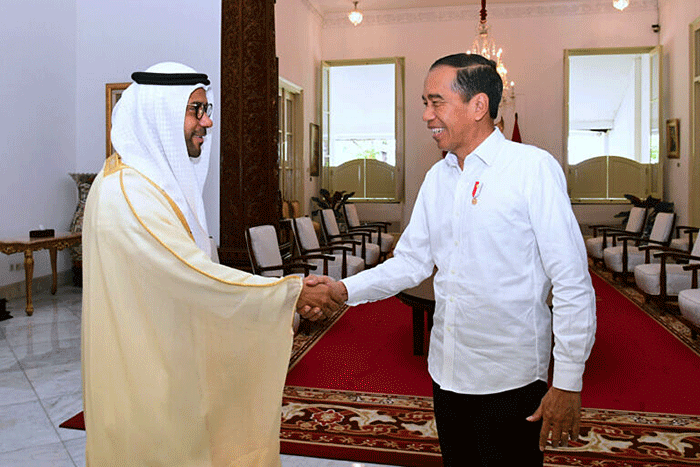 Presiden Joko Widodo menerima Duta Besar Persatuan Emirat Arab (PEA) untuk Republik Indonesia, Abdulla Salem Al Dhaheri, di Istana Merdeka, Jakarta.