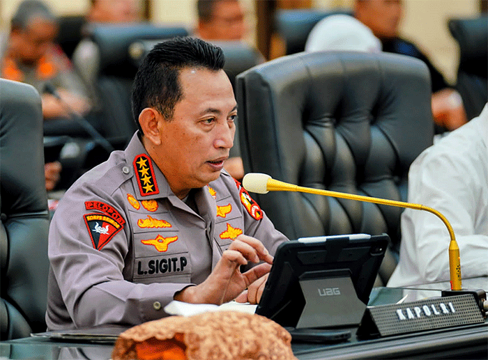 Kapolri Jenderal Listyo Sigit Prabowo bersama para menteri terkait menggelar rapat lintas sektoral untuk mematangkan kesiapan pengamanan arus mudik.
