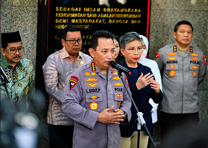 Kapolri Jenderal Listyo Sigit Prabowo bersama para menteri terkait menggelar rapat lintas sektoral untuk mematangkan kesiapan pengamanan arus mudik.