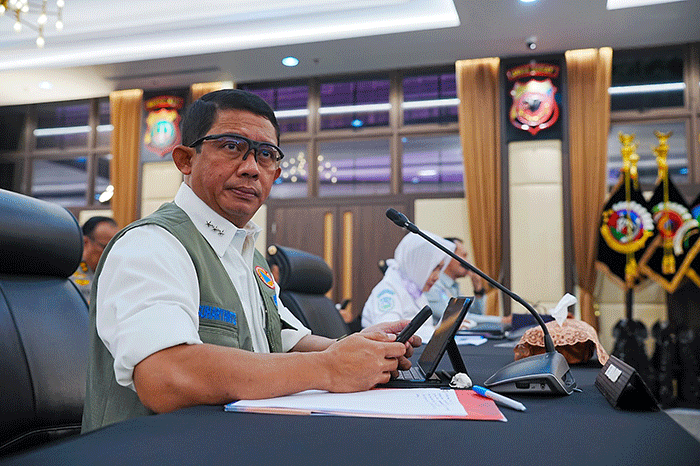 Kepala BNPB Letjen TNI Suharyanto saat memberikan paparan pada Rapat Koordinasi Kesiapan Menghadapi Idul Fitri 144H dan Antisipasinya di Mabes Polri.