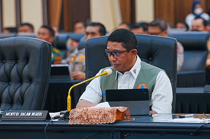 Kepala BNPB Letjen TNI Suharyanto saat memberikan paparan pada Rapat Koordinasi Kesiapan Menghadapi Idul Fitri 144H dan Antisipasinya di Mabes Polri.