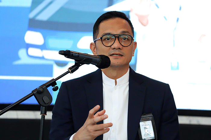Kepala BPKH Fadlul Imansyah (kiri) bersama Anggota BPKH Amri Yusuf (kanan) saat konferensi pers program Balik Kerja Bareng BPKH 2023 di Muamalat Tower.