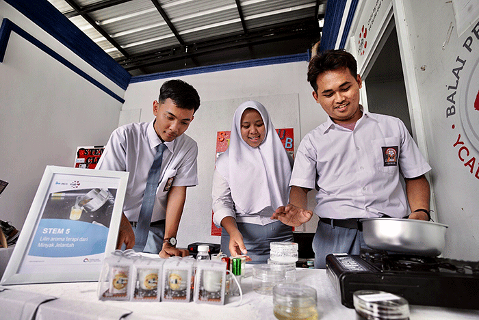 Peluncuran program IMCD Stem4Youth dalam rangka Hari Kreativitas dan Inovasi Dunia di Jakarta, Senin (10/4/2023).