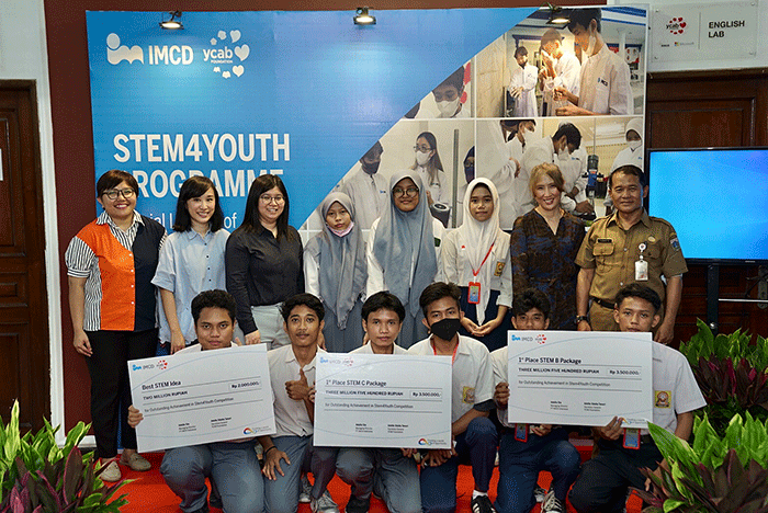 Peluncuran program IMCD Stem4Youth dalam rangka Hari Kreativitas dan Inovasi Dunia di Jakarta, Senin (10/4/2023).