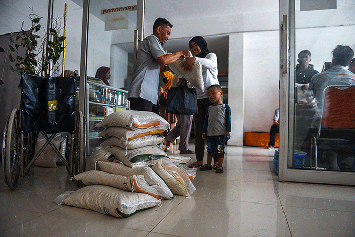 Setiap KPM akan mendapatkan bantuan pangan beras masing-masing sebanyak 10 Kg.