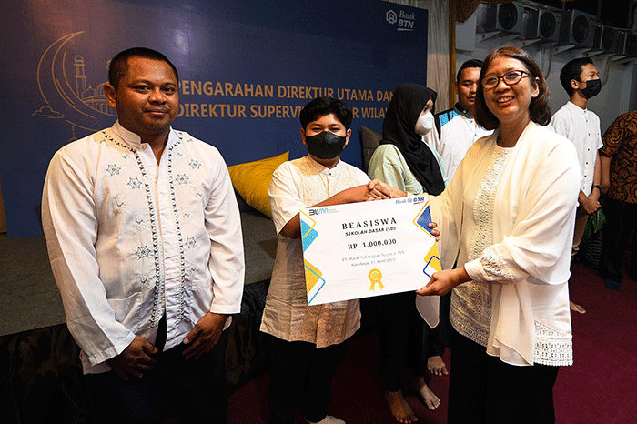 Direktur Assets Management Bank BTN Elisabeth Novie Riswanti menyampaikan presentasi kepada para karyawan Kantor Wilayah 3 Bank BTN.