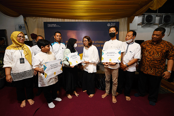 Direktur Assets Management Bank BTN Elisabeth Novie Riswanti menyampaikan presentasi kepada para karyawan Kantor Wilayah 3 Bank BTN.