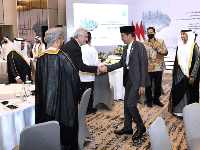 Presiden Joko Widodo menghadiri peringatan Zayed Humanitarian Day yang digelar di Swis-bel Hotel, Kota Surakarta, Jawa Tengah, Senin (10/4/2023) malam.