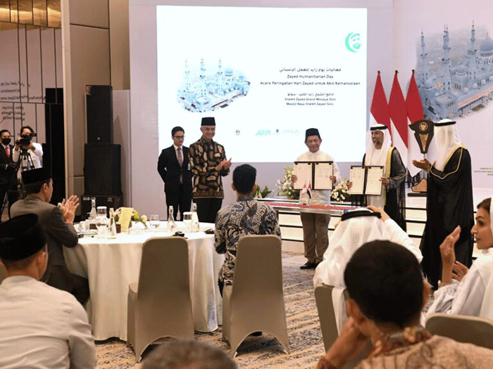 Presiden Joko Widodo menghadiri peringatan Zayed Humanitarian Day yang digelar di Swis-bel Hotel, Kota Surakarta, Jawa Tengah, Senin (10/4/2023) malam.