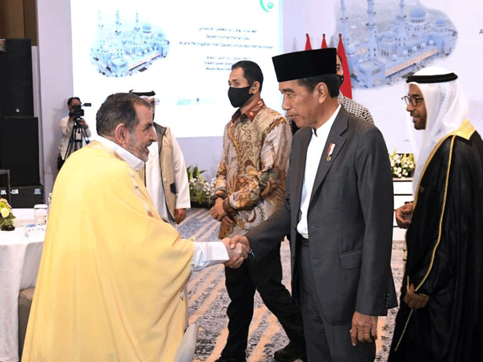 Presiden Joko Widodo menghadiri peringatan Zayed Humanitarian Day yang digelar di Swis-bel Hotel, Kota Surakarta, Jawa Tengah, Senin (10/4/2023) malam.