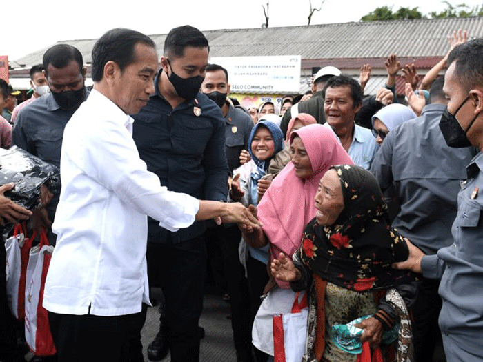 Mengawali kegiatan kunjungan kerja di Provinsi Jawa Tengah, Presiden Joko Widodo mengunjungi Pasar Selo, Kabupaten Boyolali, Senin (10/4/2023).