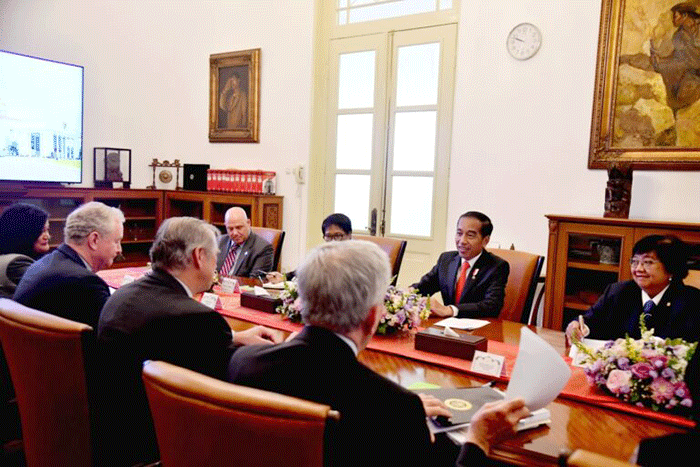 Presiden Joko Widodo menerima kunjungan anggota kongres Amerika Serikat di Istana Merdeka, Jakarta, Rabu (12/4/2023).