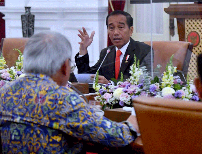 Presiden Joko Widodo menggelar rapat dengan sejumlah Menteri Kabinet Indonesia Maju di Istana Merdeka Jakarta, Rabu (12/4/2023).