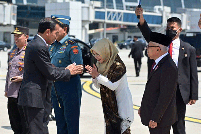 Presiden Joko Widodo beserta Iriana Joko Widodo dan delegasi terbatas berangkat menuju ke Hannover, Jerman, Sabtu (15/4/2023).