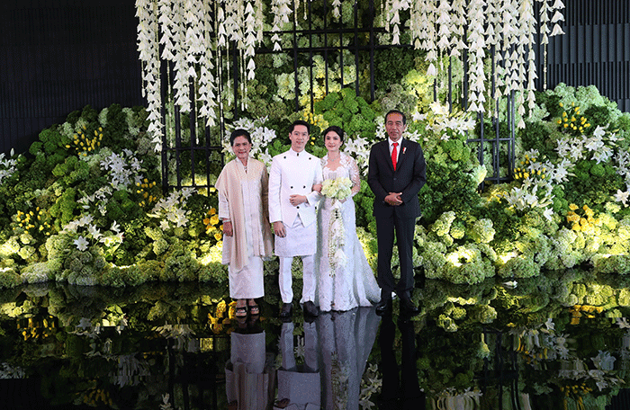 Presiden Joko Widodo dan Menteri Pertahanan Prabowo Subianto menjadi saksi dalam momen pengesahan pernikahan Kevin Sanjaya dan Valencia Tanoesoedibjo.