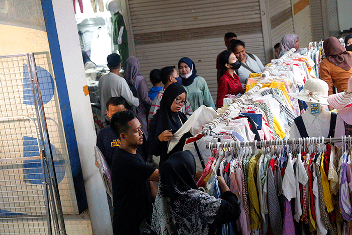 Jelang Lebaran, Pasar Tanah Abang Mulai Ramai Pengunjung