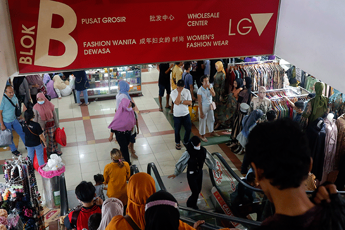 Jelang Lebaran Pasar Tanah Abang Mulai Ramai Pengunjung