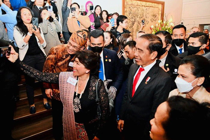 Presiden Joko Widodo dan Iriana Joko Widodo beserta rombongan tiba di Bandara Hannover, Hannover, Jerman, Sabtu (15/4/2023).
