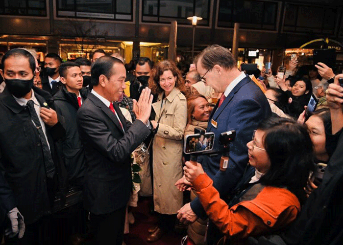 Presiden Joko Widodo dan Iriana Joko Widodo beserta rombongan tiba di Bandara Hannover, Hannover, Jerman, Sabtu (15/4/2023).