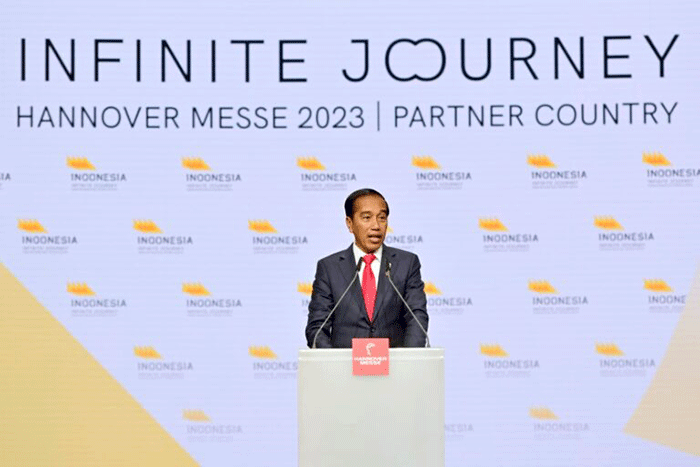 Presiden Joko Widodo memberikan sambutannya ketika menghadiri upacara pembukaan Hannover Messe 2023 di Hannover Congress Centrum, Hannover, Jerman.