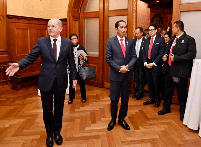 Presiden Joko Widodo diterima oleh Kanselir Jerman Olaf Scholz di Guesthouse Lower Saxony, Hannover, Jerman, Minggu (16/4/2023).