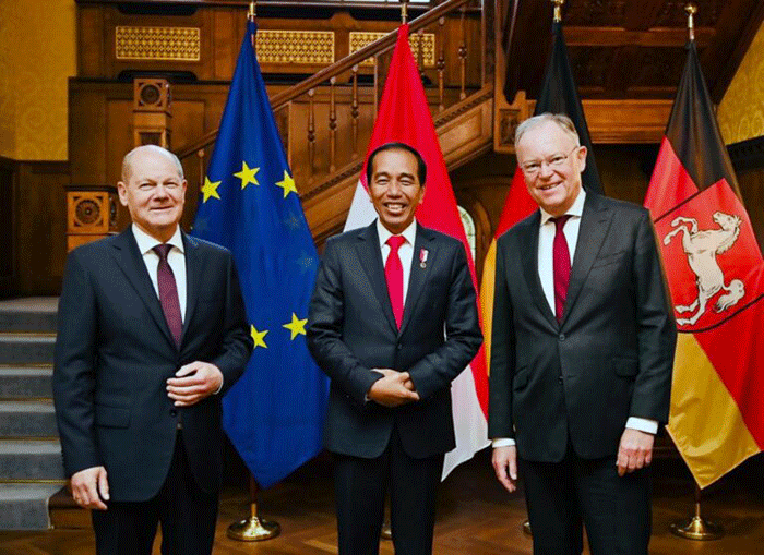 Presiden Joko Widodo diterima oleh Kanselir Jerman Olaf Scholz di Guesthouse Lower Saxony, Hannover, Jerman, Minggu (16/4/2023).