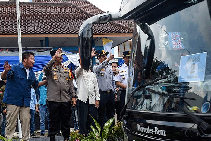 Sebanyak 748 pemudik asal Palembang diberangkatkan ke kampung halaman mengikuti program mudik gratis Pemprov Sumsel.