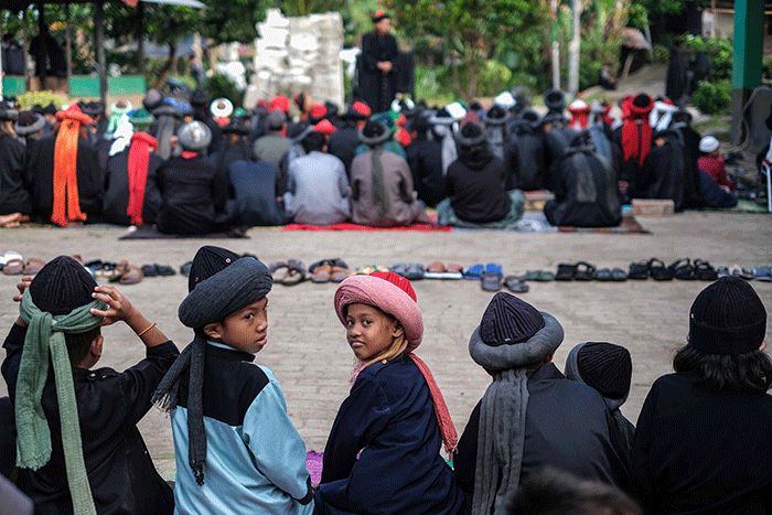 Jamaah An Nadzir melaksanakan Salat Idul Fitri 1444 H di Kampung Butta Ejayya, Kabupaten Gowa, Sulawesi Selatan, Jumat (21/4/2023).