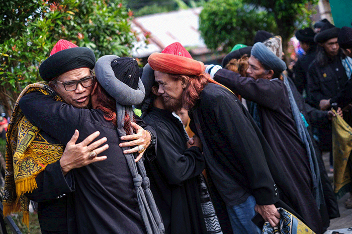 Jamaah An Nadzir melaksanakan Salat Idul Fitri 1444 H di Kampung Butta Ejayya, Kabupaten Gowa, Sulawesi Selatan, Jumat (21/4/2023).